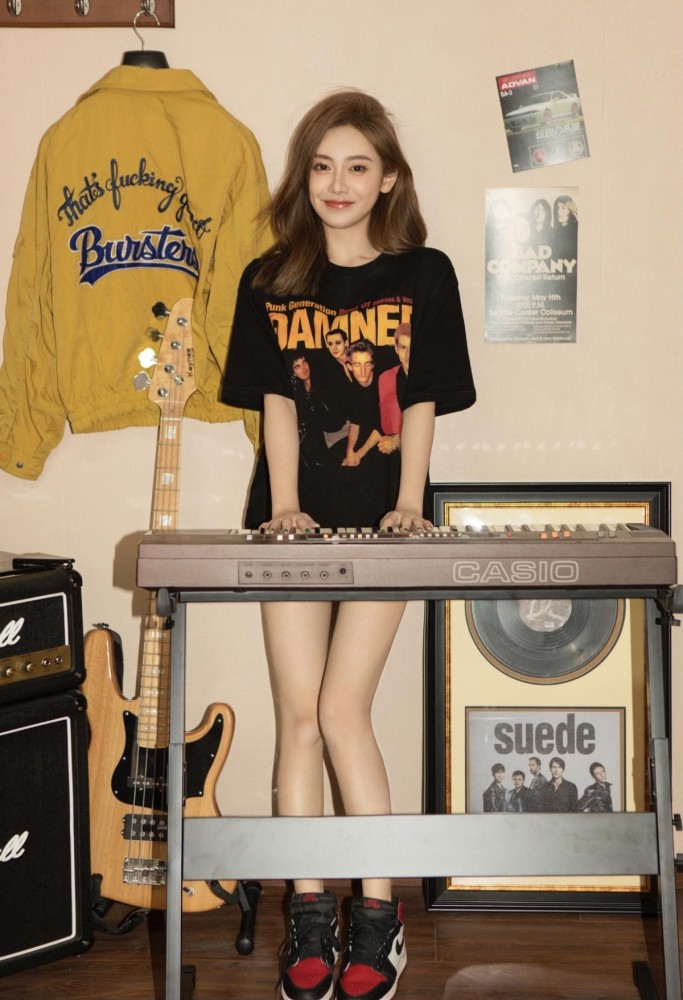 美娜近况:28岁身材火辣,粉丝300万,1米67大长腿,最美nba主播_腾讯新闻