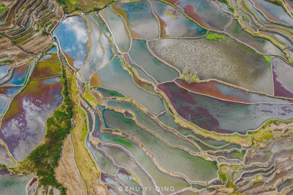 云南红河有一处绝美梯田,被列为世界遗产,五彩斑斓景象壮观