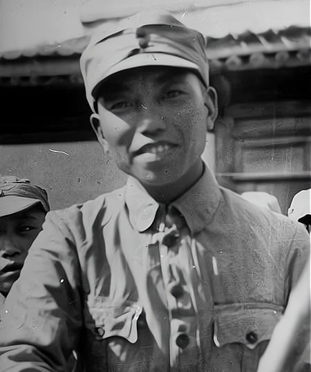 兰州军区第一政委肖华在饭店遭流氓挑衅将军说你们惹得起吗