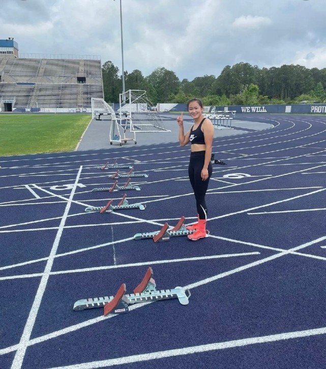 梁小静去美国训练,迎25岁生日!