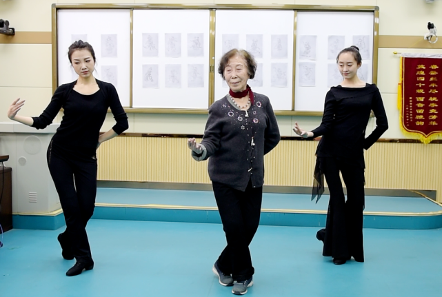 择一事 终一生——致敬奋斗者|敦煌舞创始人高金荣:让敦煌舞从壁画中