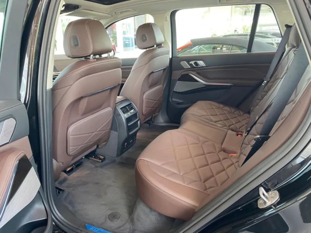 实评国产宝马x5后排净增13厘米宝马又把国人看穿了邦你探店