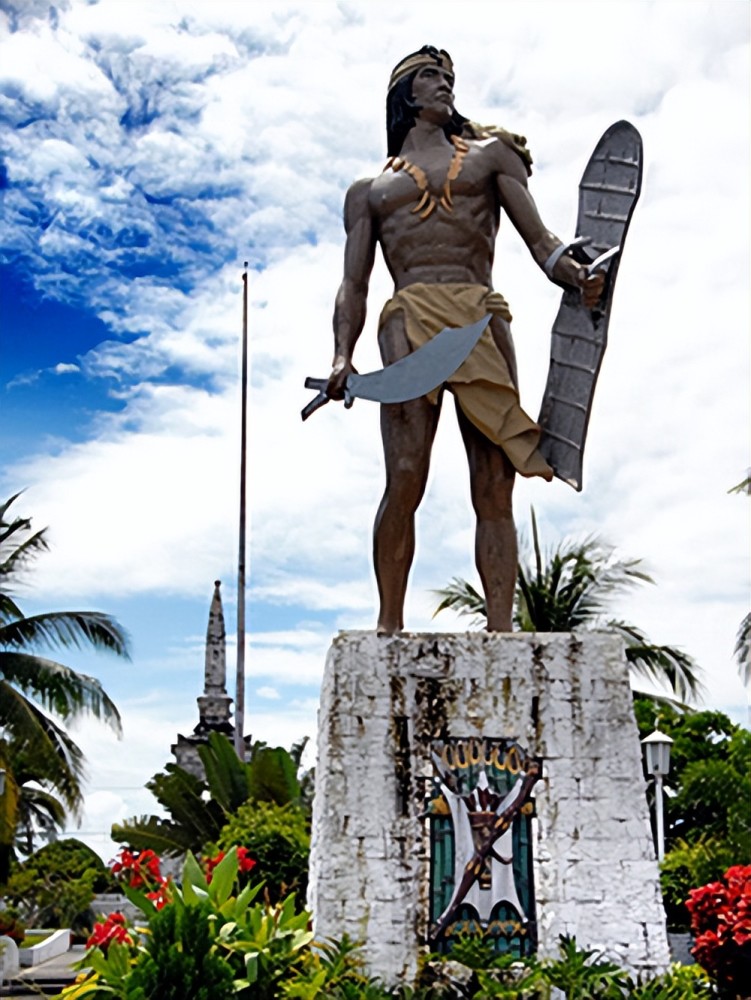 麦哲伦之死的双面碑