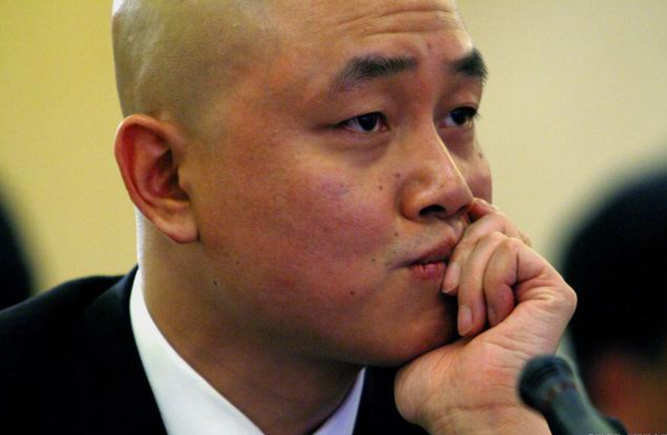 黄光裕回归满1年,曾扬言18个月让国美重现辉煌,如今怎样了?_腾讯新闻