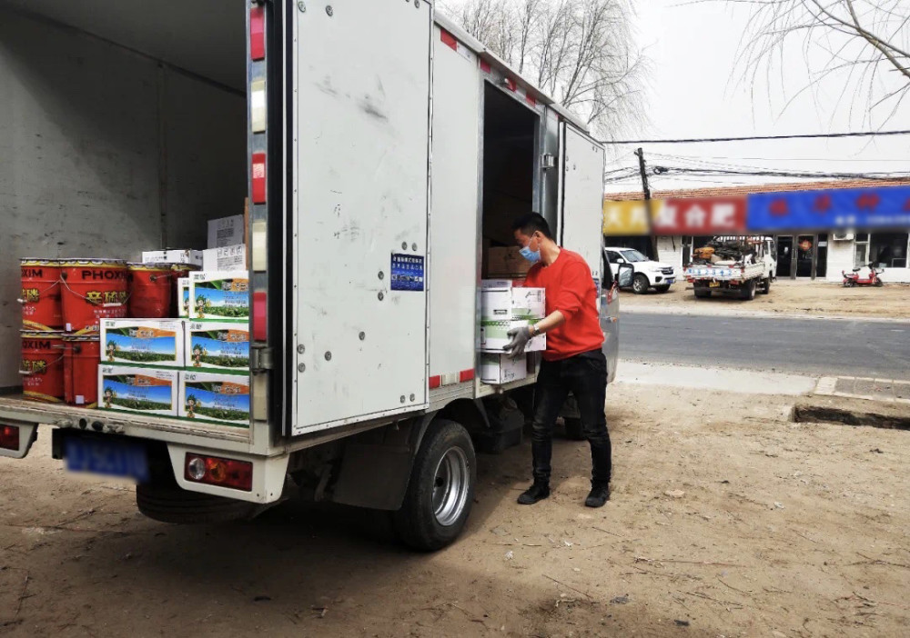 长岭农资配送点对点无接触卸货保春耕