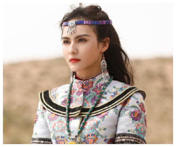 烽烟尽处被郭幸圈粉了人美戏也好难怪张翰这么捧她