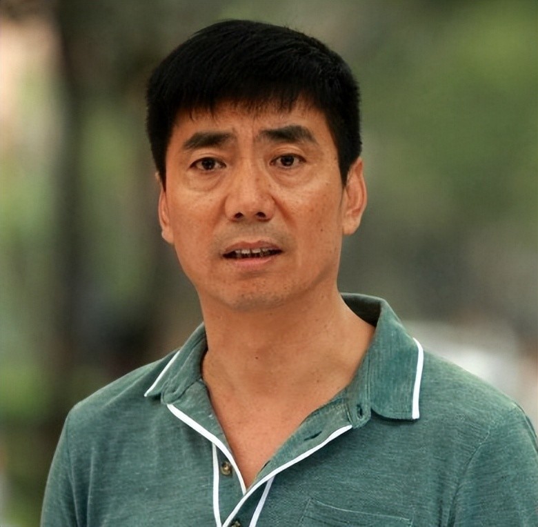 王新军再婚后和妻子秦海璐风光无限而前妻唐静呢