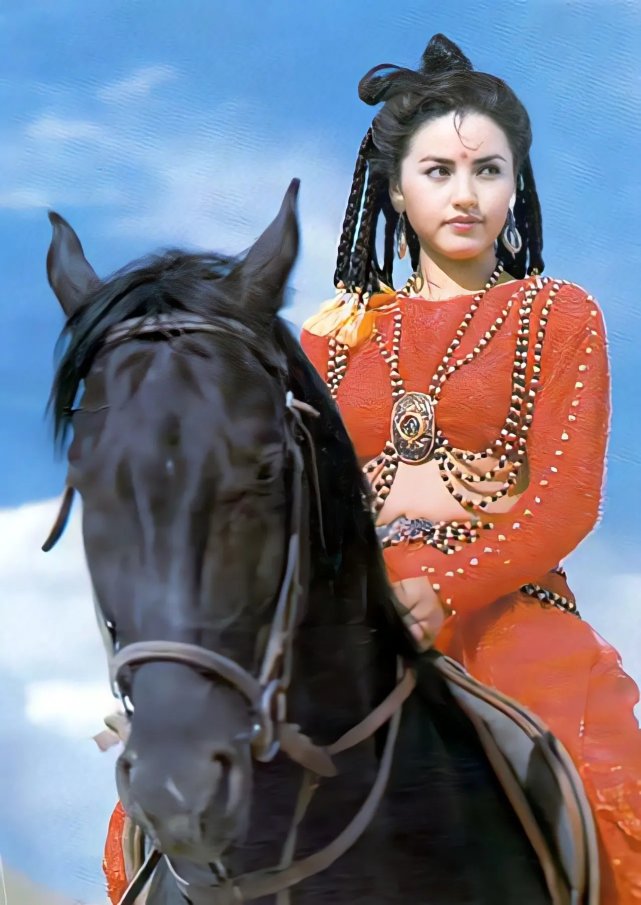 加沙洛娃的扮演者是新疆歌舞团演员帕霞61乌买尔.