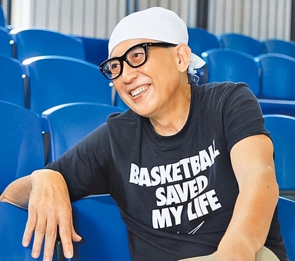 75岁影帝秦汉三代同堂一儿一女都未结婚4岁孙女和爷爷感情好