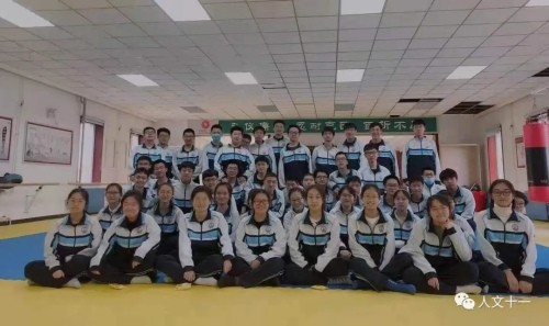 沈阳市第十一中学师生为高考加油