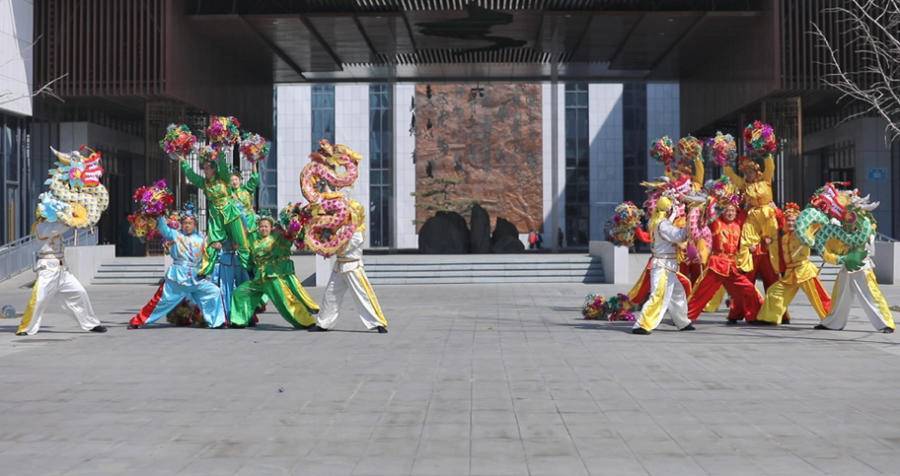 泉城非遗人|姜芳娟:播种传承火种,让手龙绣球灯活起来_腾讯新闻