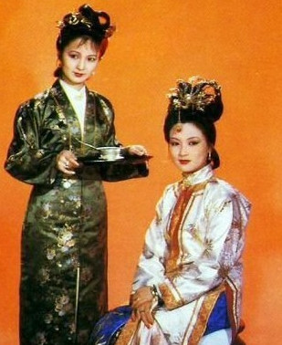 只是装幌子给人看,她根本不想让平儿成为贾琏的正式小妾,所以不给平儿