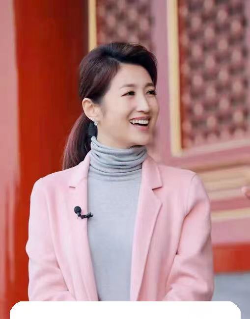 作为北京广播电视台的著名主持人,北京观众熟悉春妮的主持风格,大爷