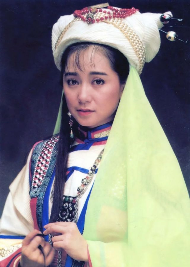 女主角颜值碾压甚至吊打的一版香香公主,因为饰演霍青桐的是刘雪华