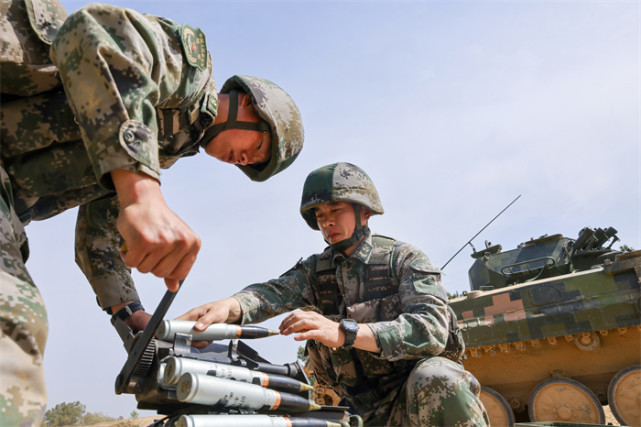 直擊演兵場丨高清大圖陸軍第71集團軍某合成旅實兵實彈考核