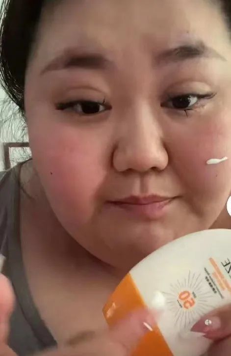 300斤女网红走红视频内容满是老公对她的吐槽与嘲讽