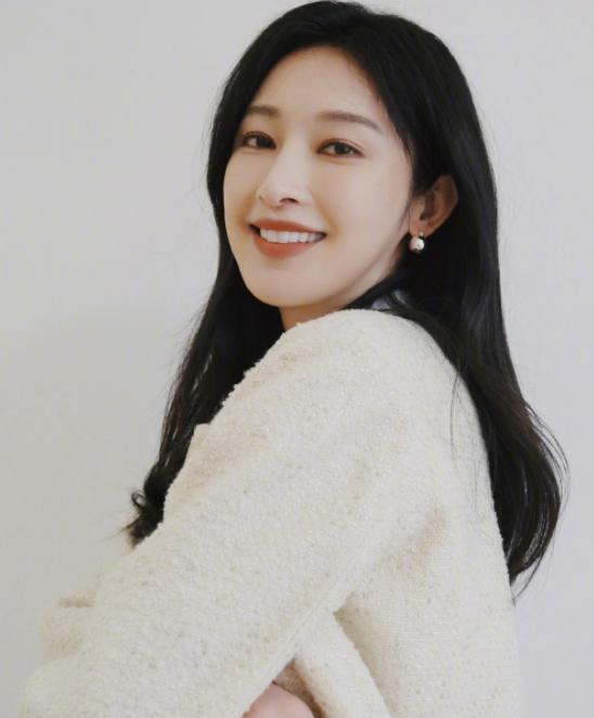 张俪与陈若轩疑似恋情曝光,戳脸互动很甜蜜,妥妥的姐弟恋