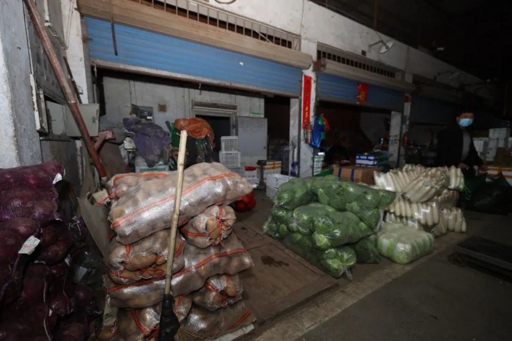 今天零点平湖人熟悉的"批发市场"再次开门,货物全不全?