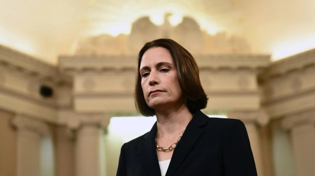 美前高级官员:曾劝3届总统不要刺激俄罗斯,可是他们都不听|菲欧娜·