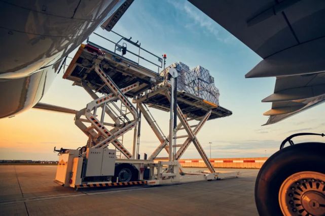 表示:"马士基航空货运公司的成立是马士基空运战略的重要一步,我们