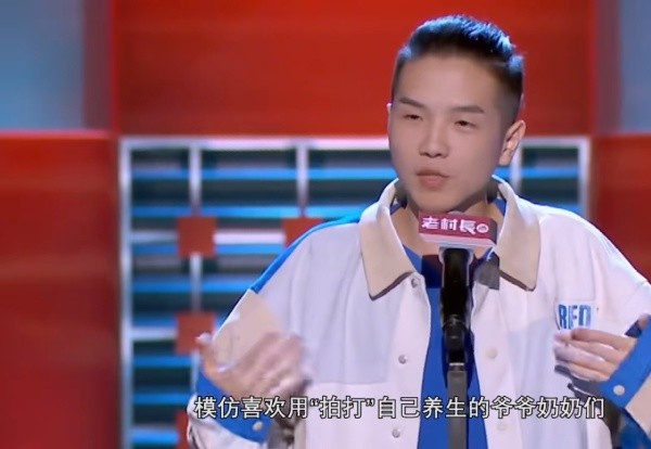 说起豆豆,其实最喜欢他在第二季的表现,吐槽奶奶家用塑料袋,为了省电