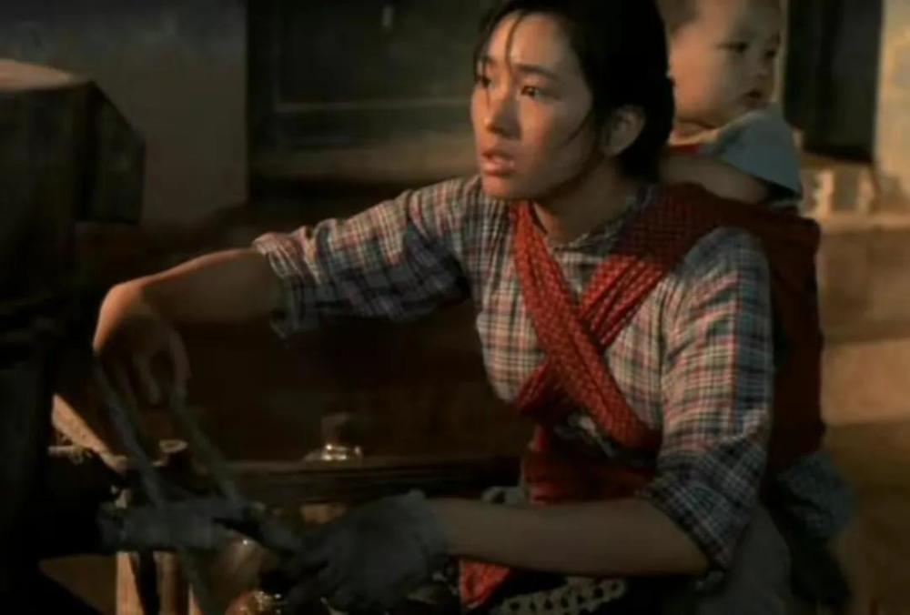 三读《活着》:福贵靠什么活下去?经受着苦难,感受着幸福_腾讯新闻