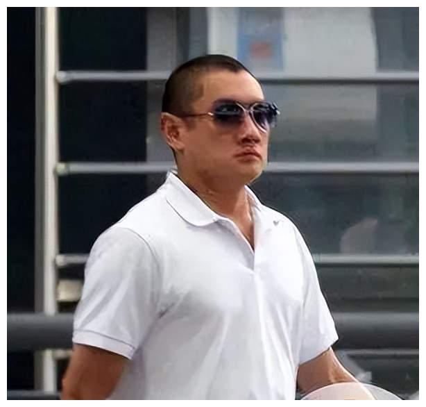 和"京城四少"的汪雨的绯闻刚消停,黄奕又和"桑拿小王子"杨溢传出了