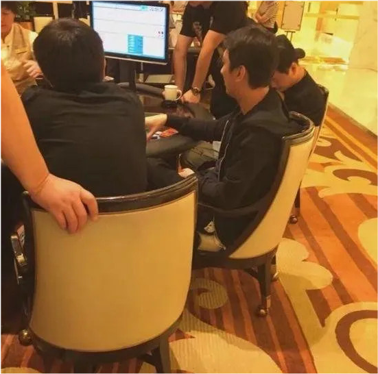 王思聪和秦奋谁更壕看看两人赌桌上的筹码差距一目了然