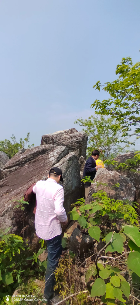 【靈鷲】:在古印度摩揭陀國王舍城之東北,山中多鷲,故名.