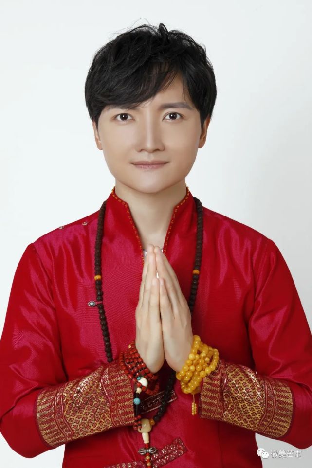 共饮一江水白玛多吉深情演唱月光下的凤尾竹助力2022中缅抖音挑战赛