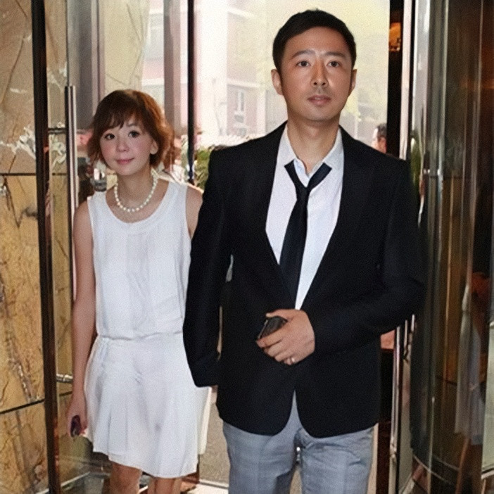 王一楠:老公是班主任的儿子,与高鑫结婚15年的她,被宠得像公主_腾讯