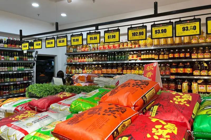 4月12日,日日升超市作为佛山市及三水区的重点物资保供企业,店内各类