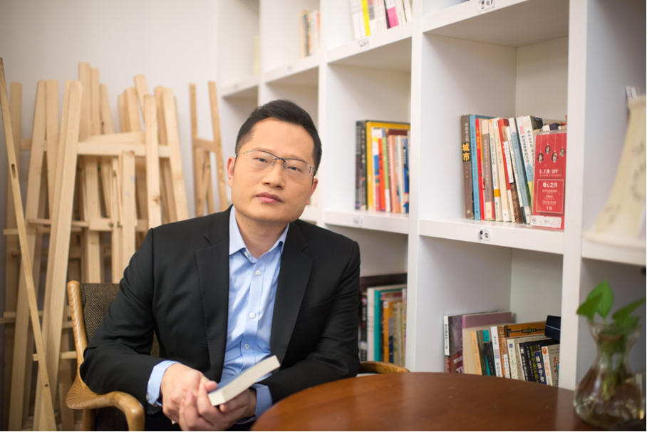 巷里林泉》资深媒体人,《秃然发生》总导演yang yunsu杨云苏嘉宾介绍