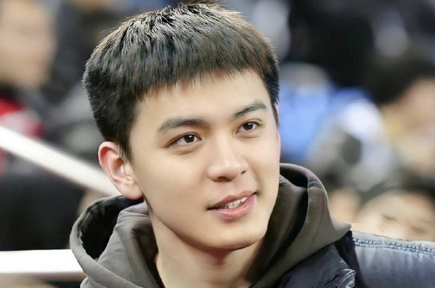 火出圈杨鸣表情包刷爆热搜世界名画同款网友盛赞好帅