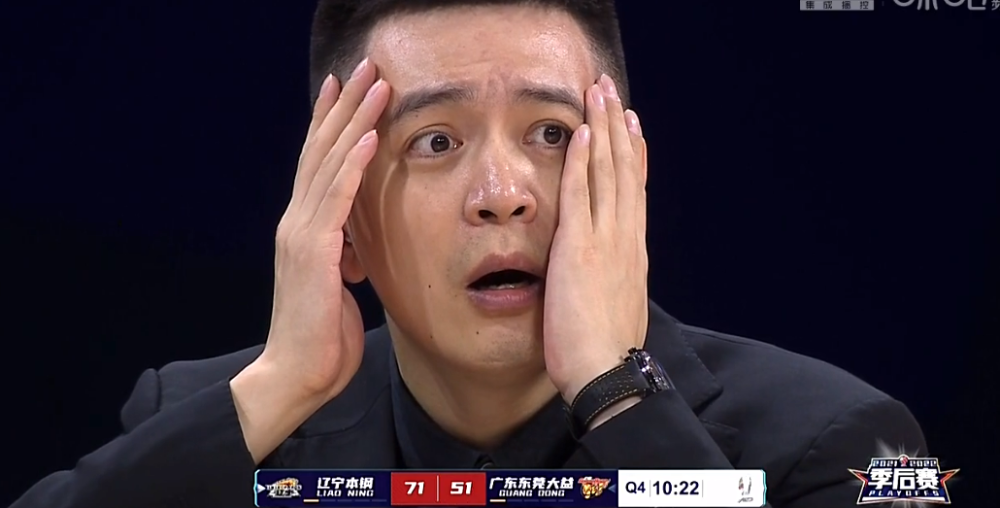 杨鸣又出表情包辽篮一个回合丢四次罚球杨毅比乔丹还传神