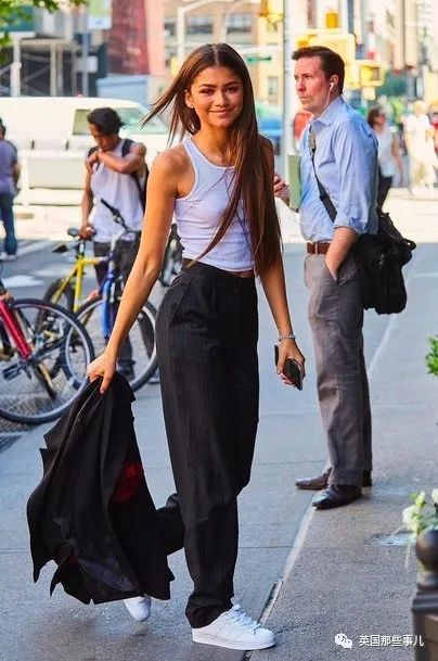 vogue.fr/fashion/article/white-tank-top-trendhttps://hypebae.