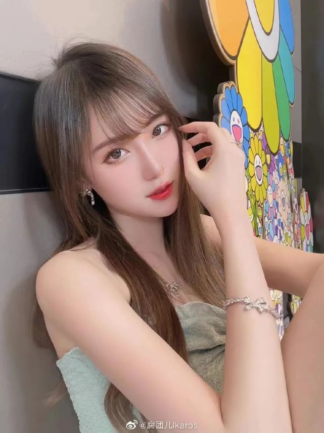 话又说回来,看着腐团儿直播,就这双腿,不知道会令