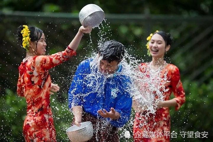 潑水節是我國傣族,阿昌族,布朗族,佤族,德昂族等少數民族的新年節日