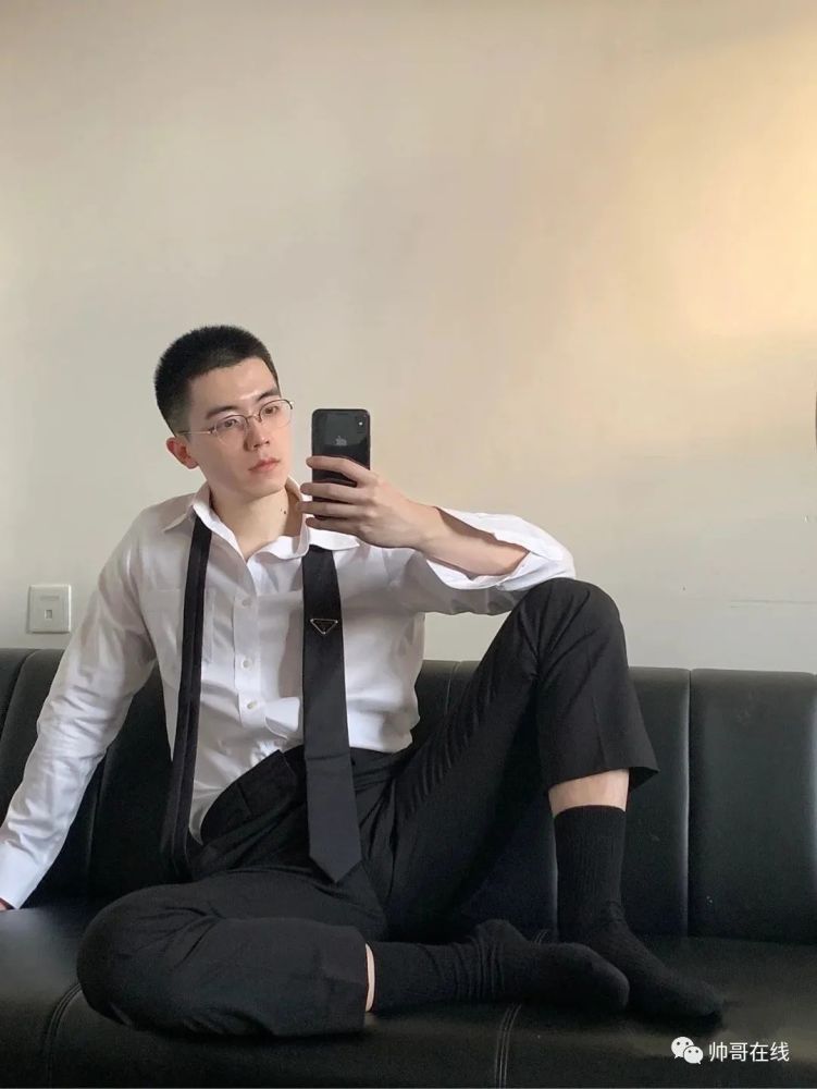 这就是一位浓眉大眼高鼻梁,和小帅想象的完全不一样.