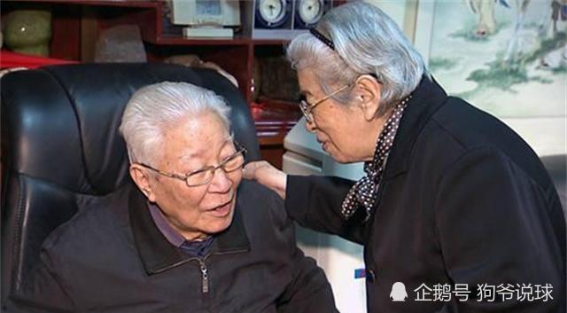 勇敢抗癌1977年,苏毅然在医院检查身体,被发现患有癌症.