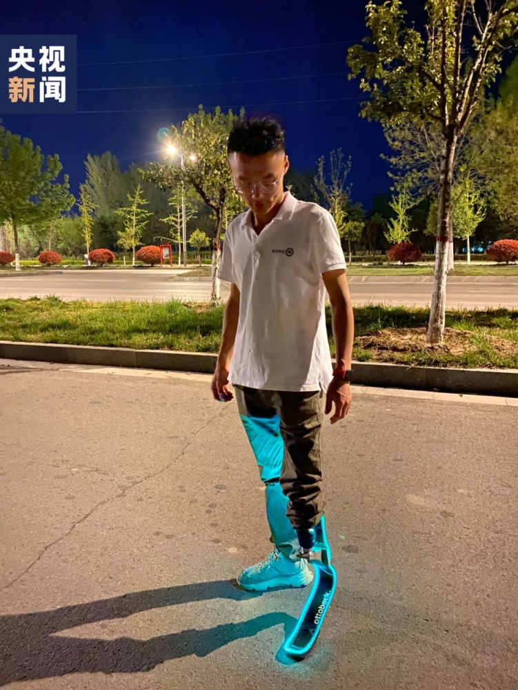 看了梁开宇的故事网友纷纷为他点赞
