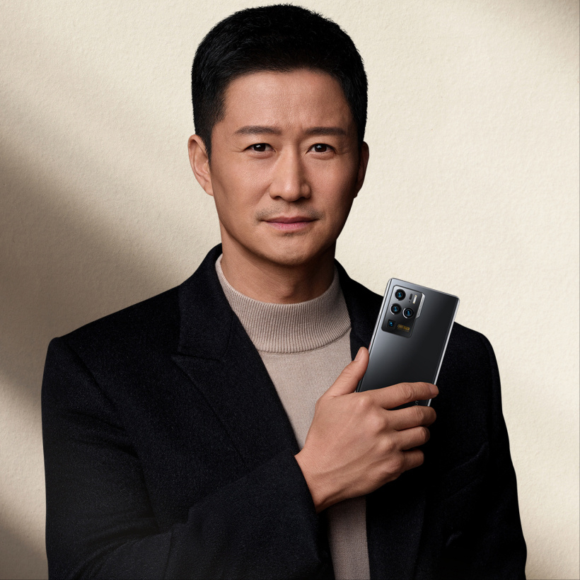 中兴去年公布的策略,未来会依托线下重新回归主流定位,因此在代言人