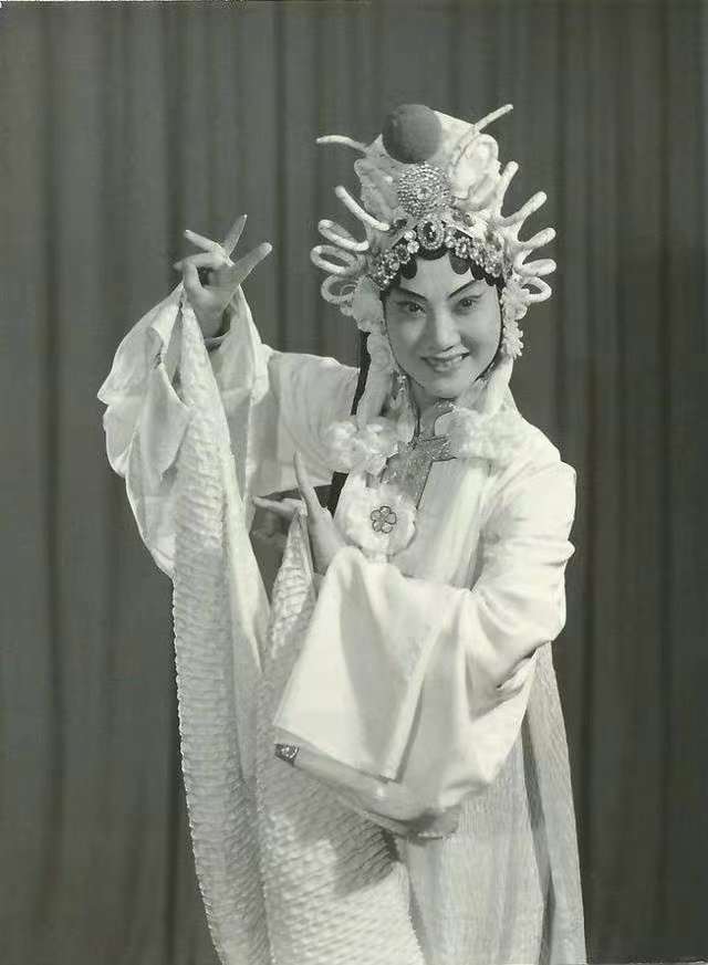 昆曲表演艺术家华文漪去世,享年81岁_腾讯新闻