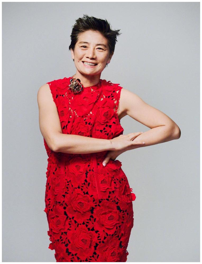 调皮的王霜 英姿飒爽的王珊珊 中国女足铿锵玫瑰棒_腾讯新闻