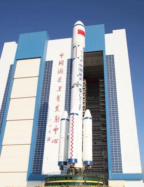 启功先生题写的"中国酒泉卫星发射中心",太帅了!