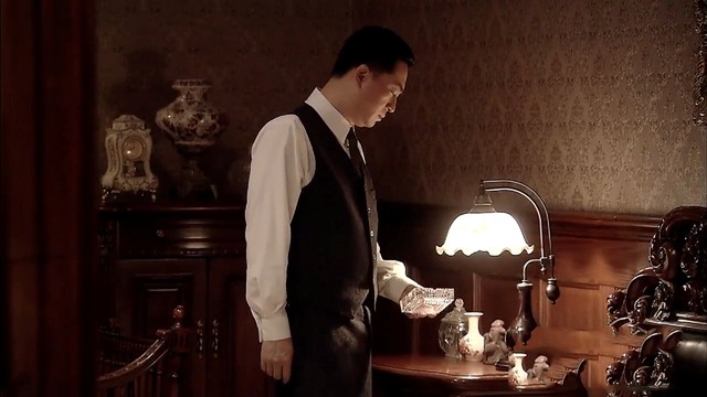 悬崖顾秋妍的丈夫张平汝对周乙的命运产生了关键性的影响