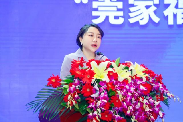 市医疗保障局党组书记,局长林岚致辞