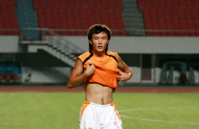 专访前国脚范晓冬:一直记挂着绿城和亚泰球迷 如今足球氛围大不如前