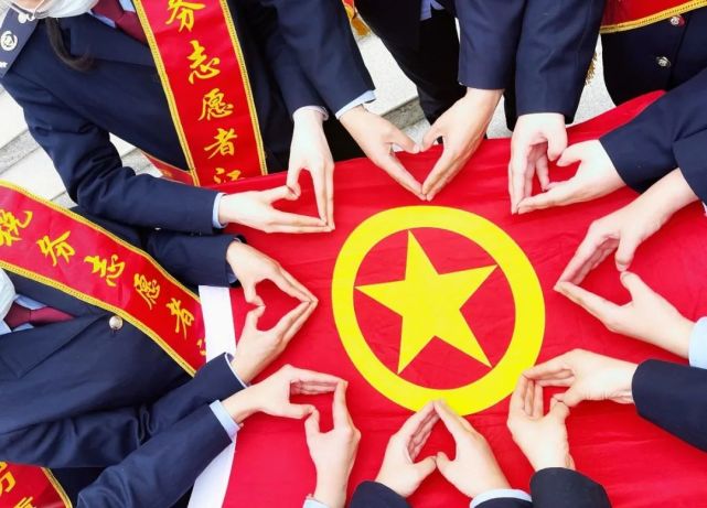 青春随手拍我和团旗合个影图片展第弹