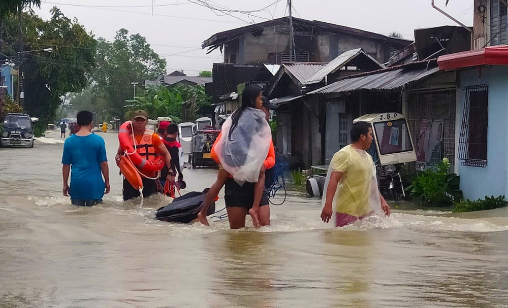 “鲇鱼”登陆菲律宾后引发洪水和山体滑坡，死亡人数升至43